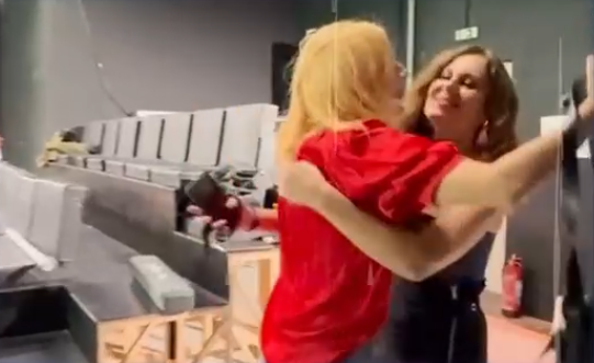 στη-δημοσιότητα-backstage-πλάνα-από-τα-γυρίσμ-1399443