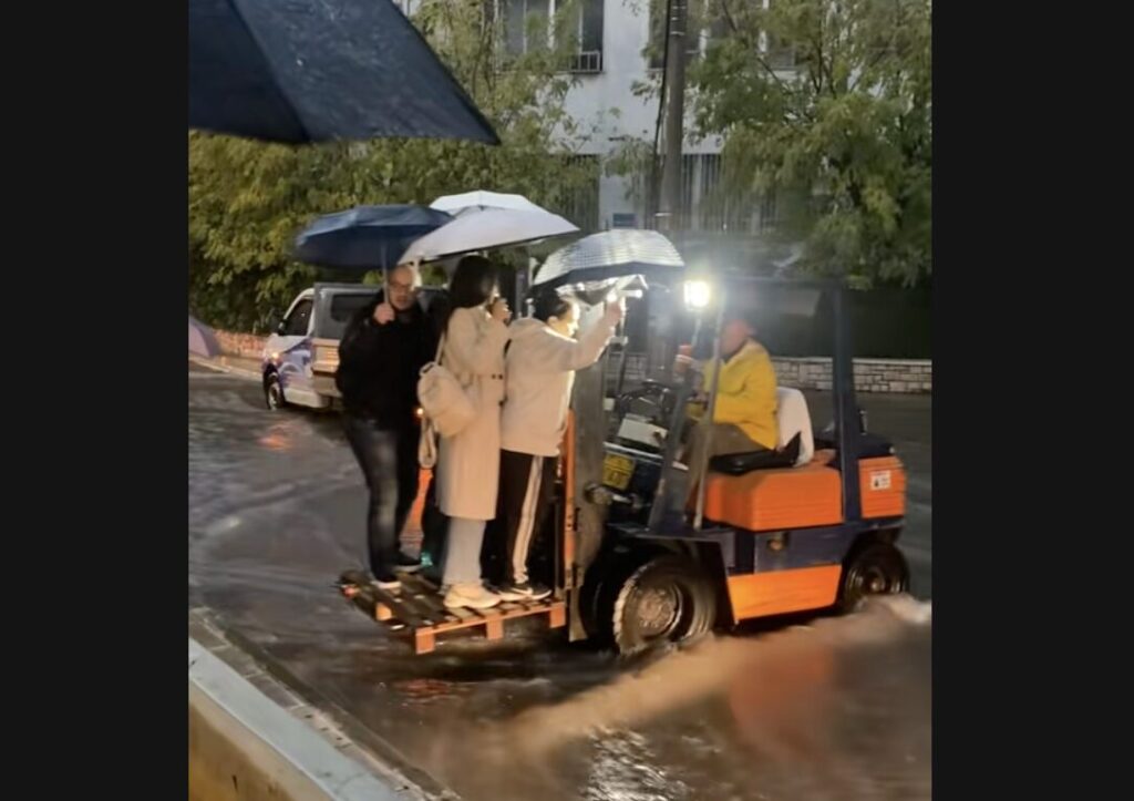 αθήνα-βίντεο-πολίτες-φορτωμένοι-σε-1405954