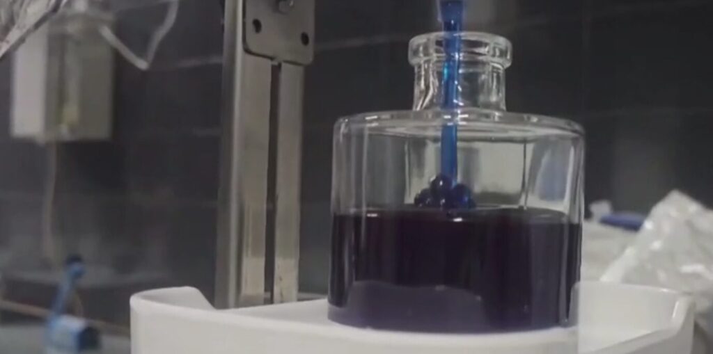 τι-είναι-το-μπλε-μέλι-που-ταξιδεύει-σε-ε-1395585