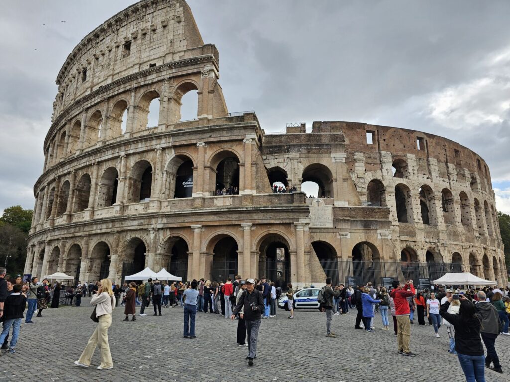 μια-περιπλάνηση-στη-ρωμαϊκή-και-τη-σύγ-1408686