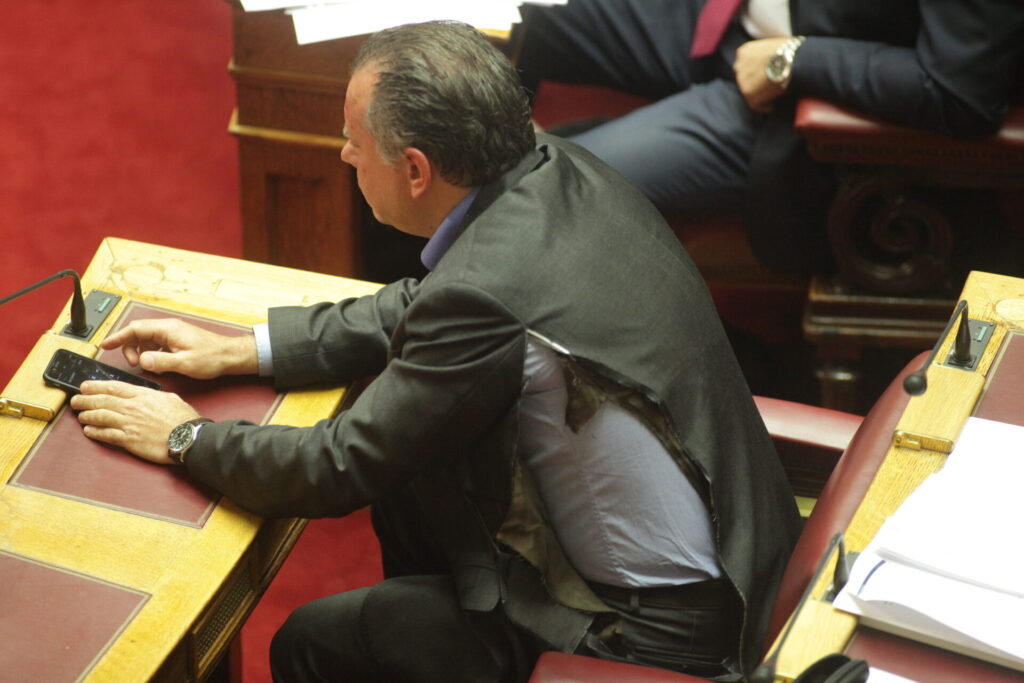 η-βία-ως-εικόνα-στην-πολιτική-σκηνή-1416962