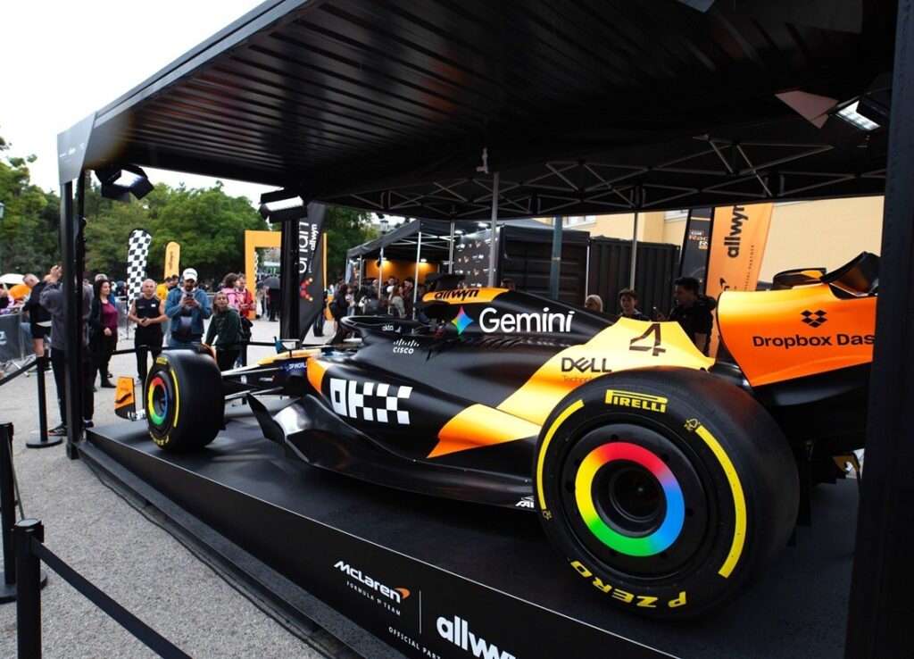 το-showcar-της-mclaren-f1-team-πόλος-έλξης-σε-όλη-την-ελλάδ-1407620