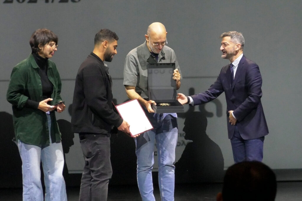 σε-επιζώντα-πρόσφυγα-της-πύλου-το-βραβ-1407306