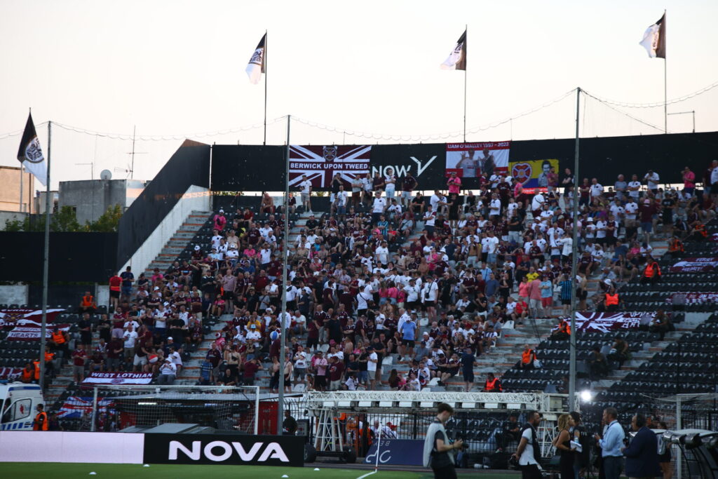 αθώοι-οι-σκωτσέζοι-οπαδοί-που-προσπάθ-1407597