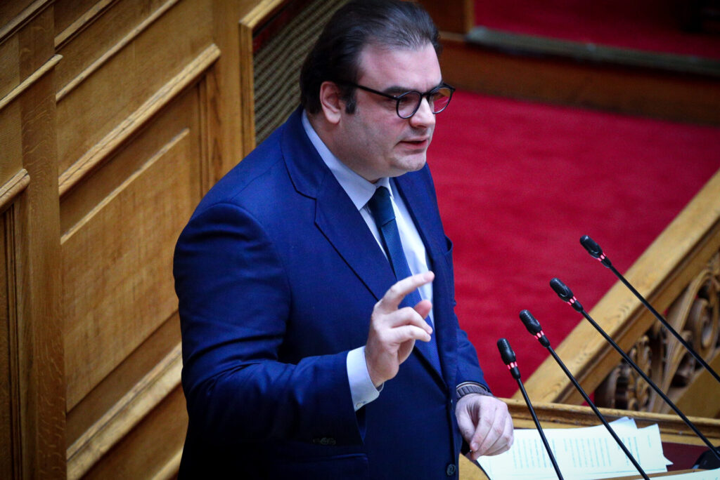 πιερρακάκης-vs-βαν-πέτεγκεμ-το-απόγευμα-1411390