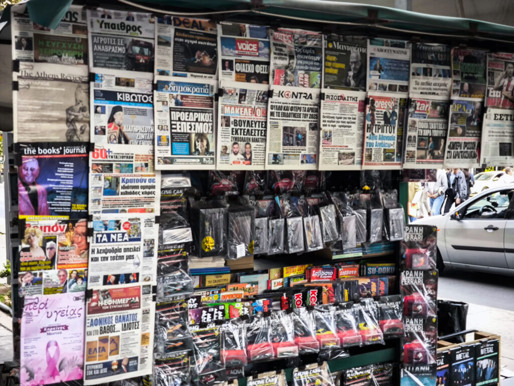 επίσημα-στα-χέρια-της-οικογένειας-μελ-1412258