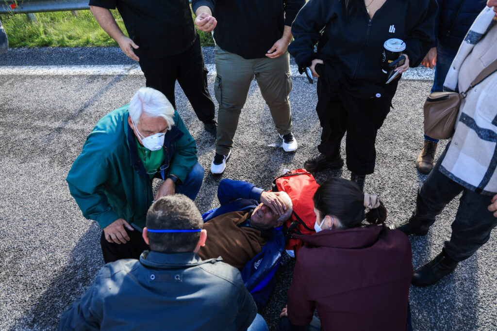αξιωματικός-μου-έβαλε-το-γόνατο-στο-λ-1406833