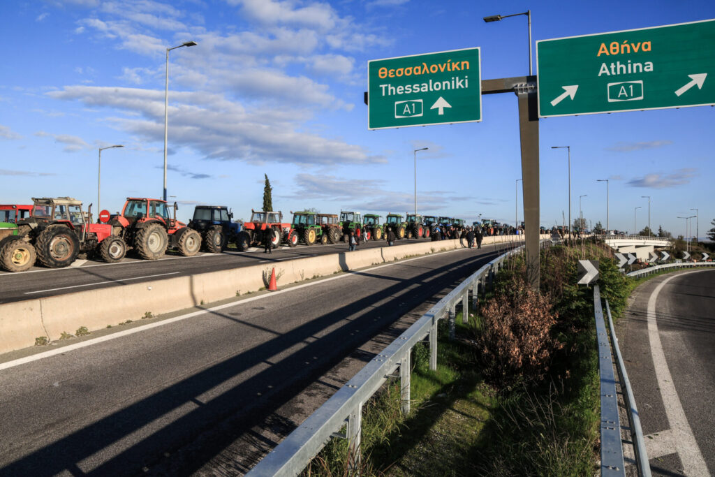 μπλόκα-αγροτών-τι-γίνεται-με-τα-δρομολ-1406838