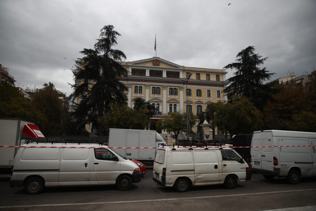 βίντεο-με-μαύρες-σημαίες-και-κορναρίσ-1407854