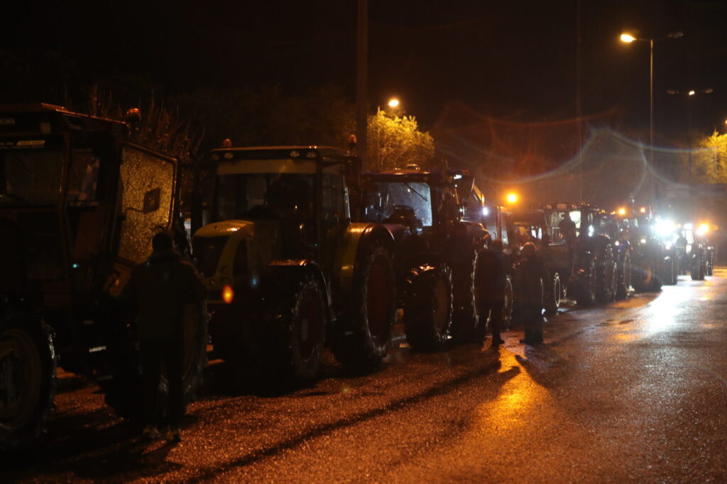 μπλόκα-αγροτών-άνοιξε-το-τελωνείο-του-1408814