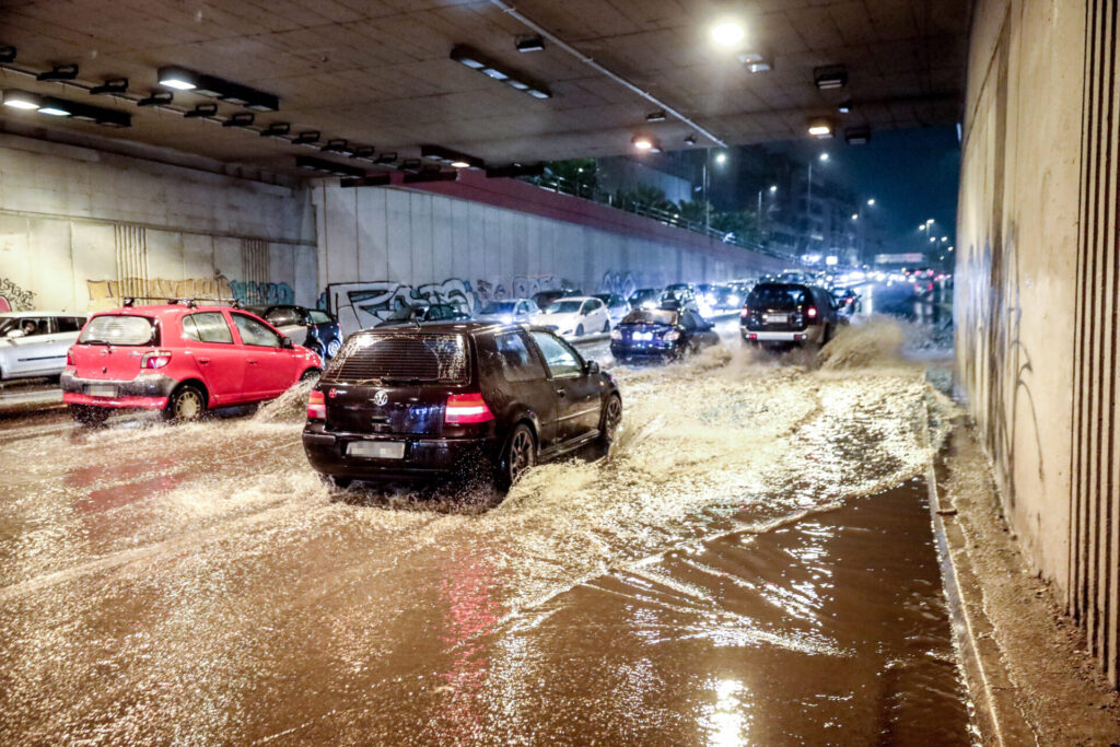 σαρώνει-η-κακοκαιρία-byron-πλημμύρες-112-κλε-1409040