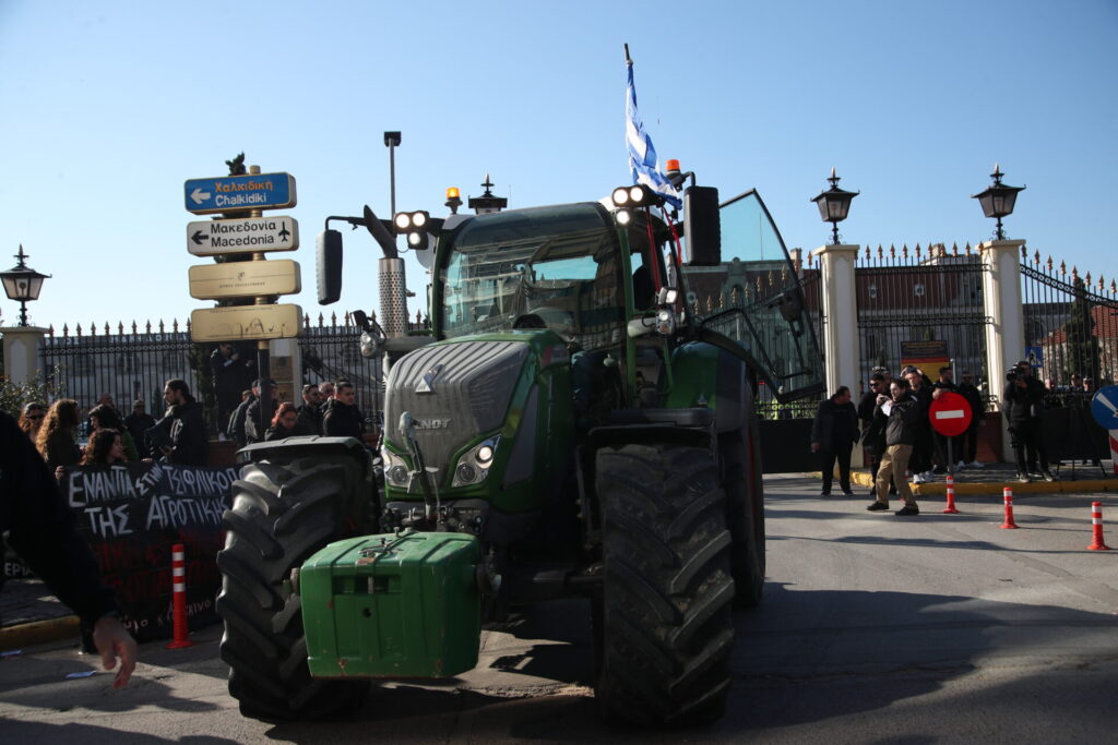 θεσσαλονίκη-εικόνες-έφτασαν-τα-τρακτ-1411806