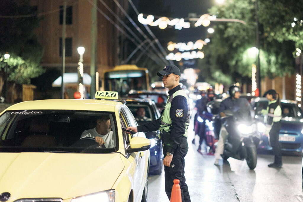 βίντεο-επιτέθηκαν-οικογενειακώς-σε-α-1418397