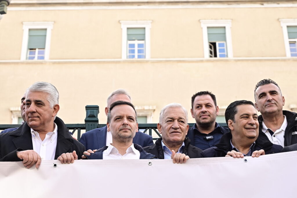 αθήνα-διαμαρτυρία-δημάρχων-έξω-από-τη-1413252