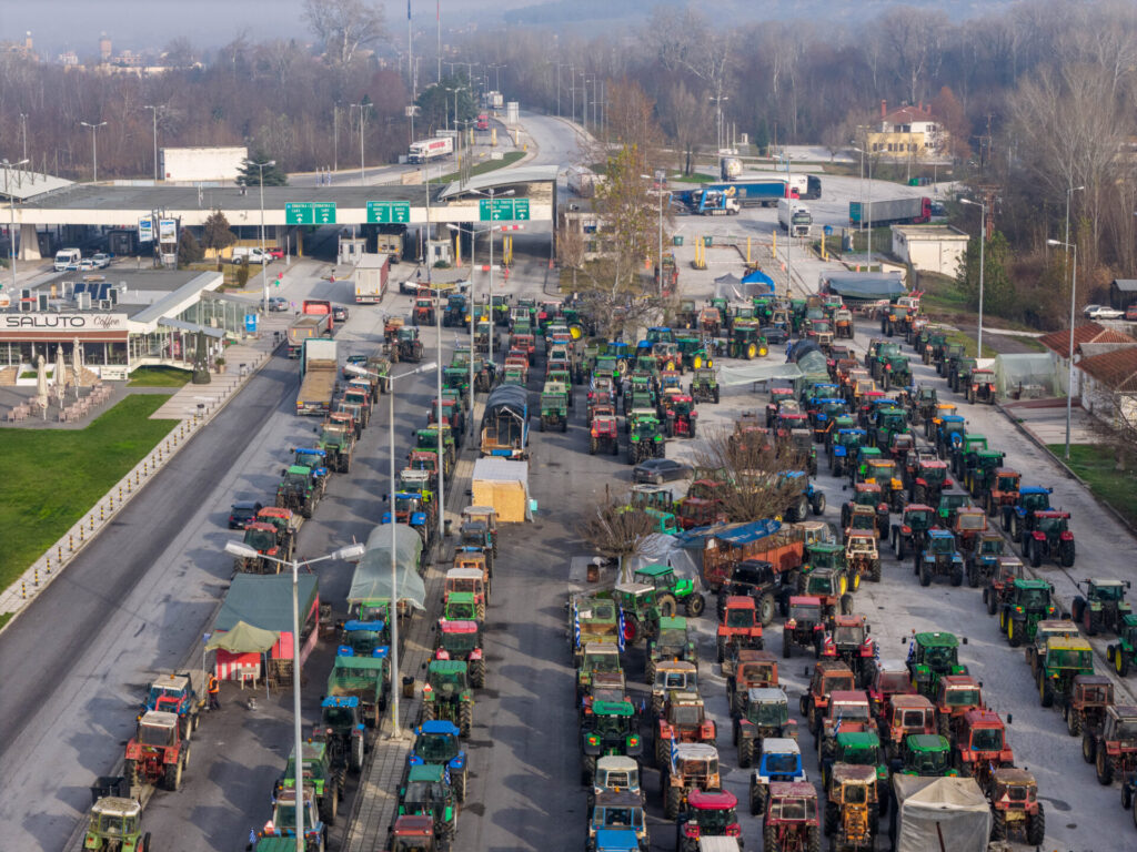 αγρότες-έκλεισαν-τις-σήραγγες-των-τεμ-1415872