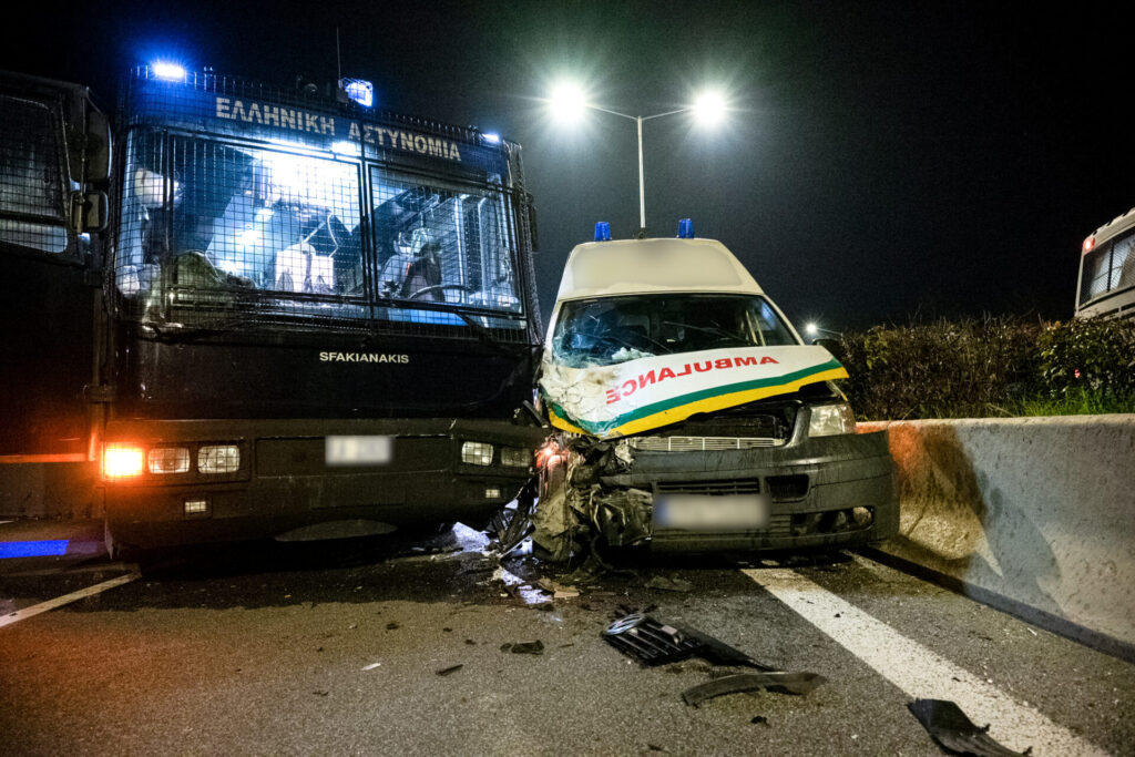 λάρισα-ασθενοφόρο-συγκρούστηκε-με-κλ-1415061