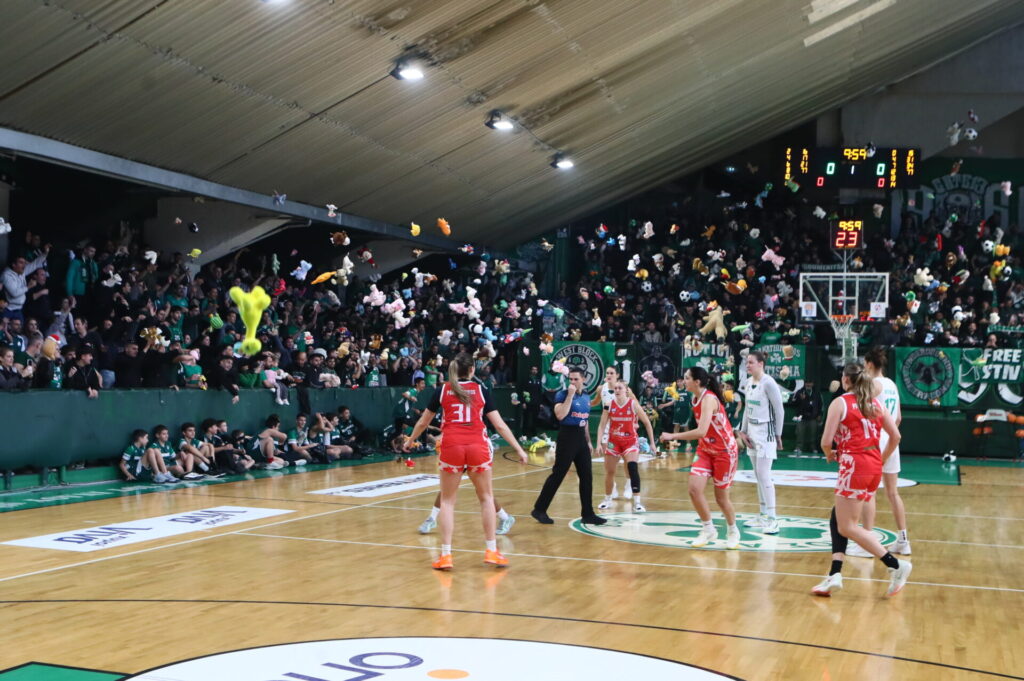 υπέροχη-κίνηση-από-τον-κόσμο-του-παναθ-1415554