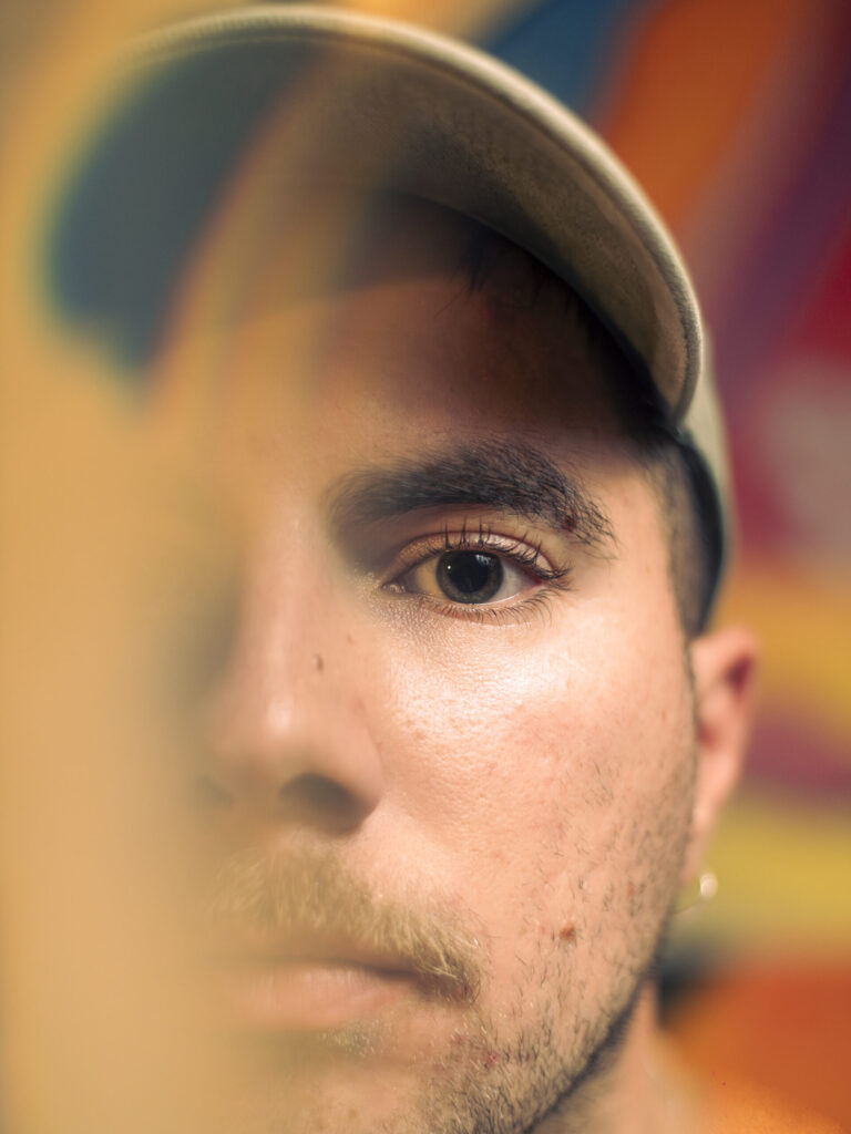 ο-εθισμένος-nikos-on-the-run-και-η-περιέργειά-του-1414536