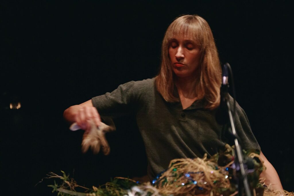 όταν-το-θέατρο-μιλά-στ-αυτιά-μας-1408472