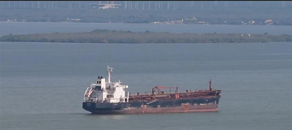 οι-ηπα-καταδιώκουν-τρίτο-πετρελαιοφό-1415722