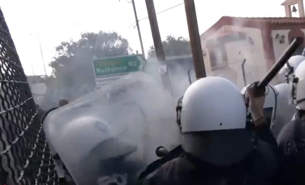 μπλόκο-αγροτών-στο-αεροδρόμιο-ηρακλε-1410164