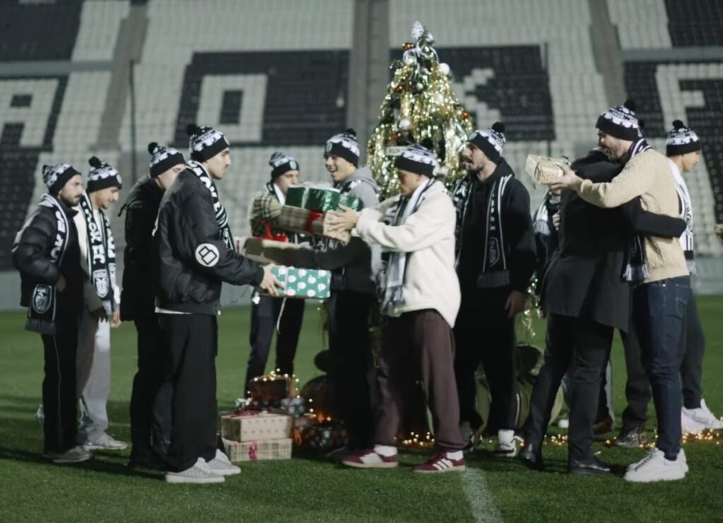 κυκλοφόρησε-το-χριστουγεννιάτικο-βί-1416852