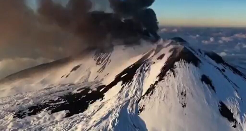 εξερράγη-το-ηφαίστειο-αίτνα-στη-σικελ-1417823