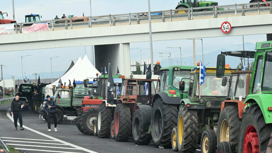 πυκνώνουν-τα-αγροτικά-μπλόκα-άνοιξε-1410010