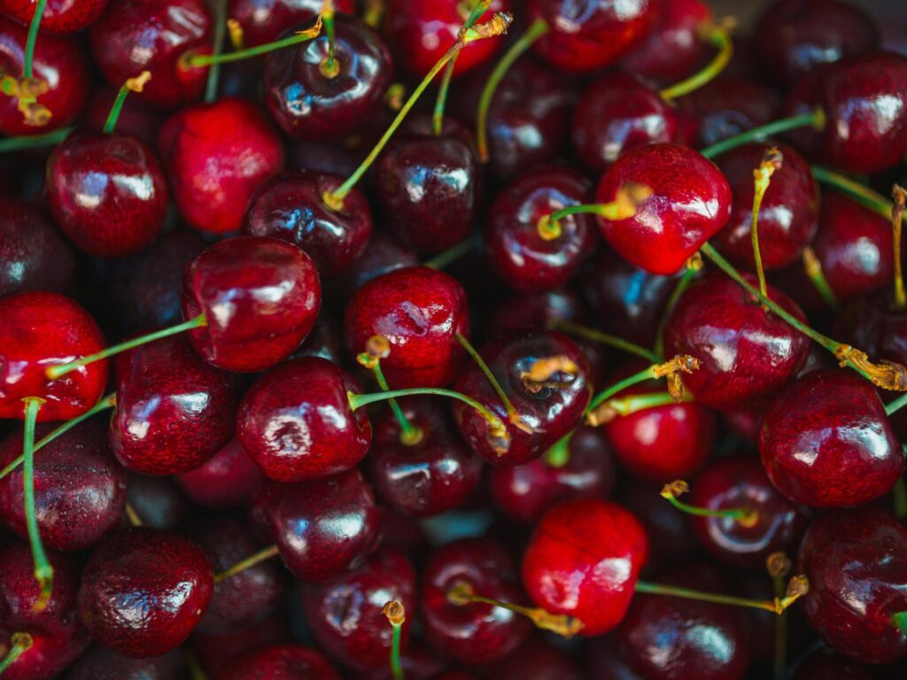 ιαπωνία-χρυσό-κουτί-με-κεράσια-πωλή-1414164