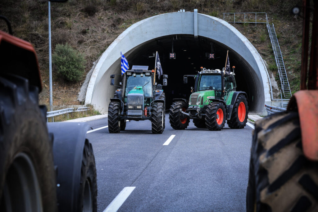 οι-αγρότες-άνοιξαν-τις-σήραγγες-των-τε-1416099
