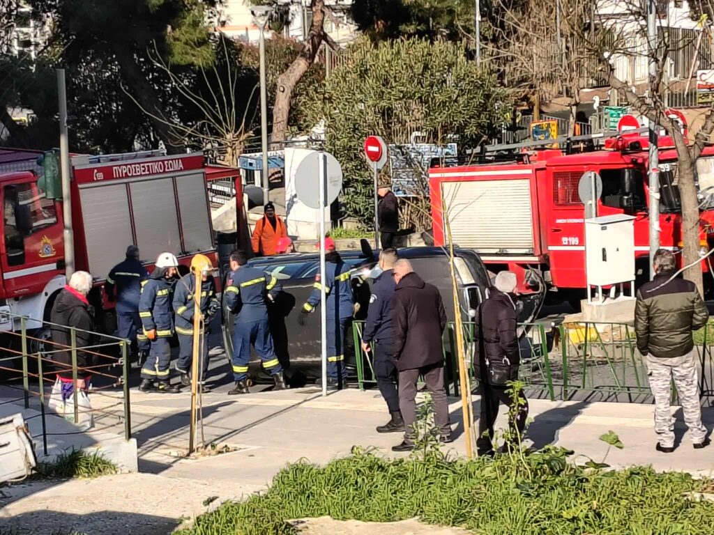 θεσσαλονίκη-ανατροπή-ιχ-με-εγκλωβισμ-1425713