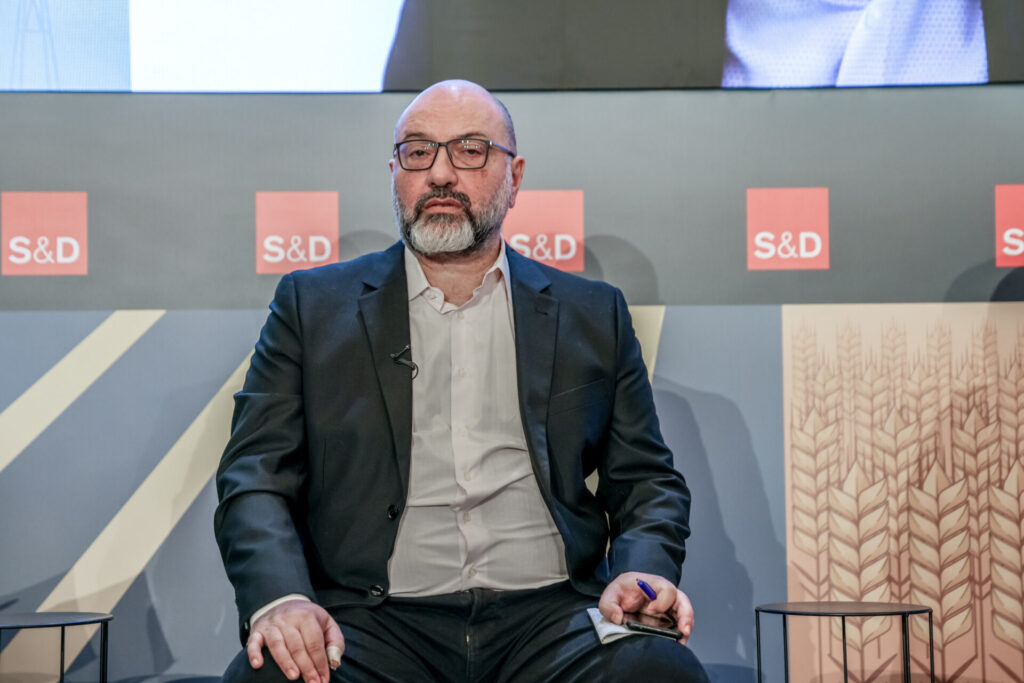 καταγγελία-αρναούτογλου-υπάρχουν-κο-1427591