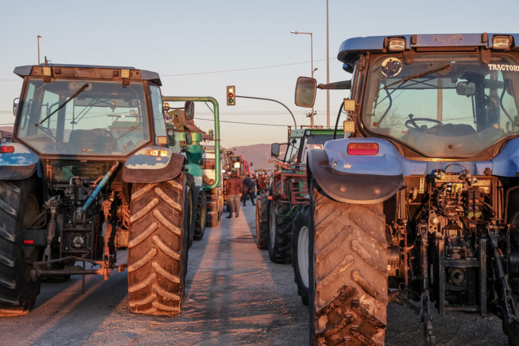 αγρότες-κλείνει-στις-12-το-μεσημέρι-η-αε-1420337