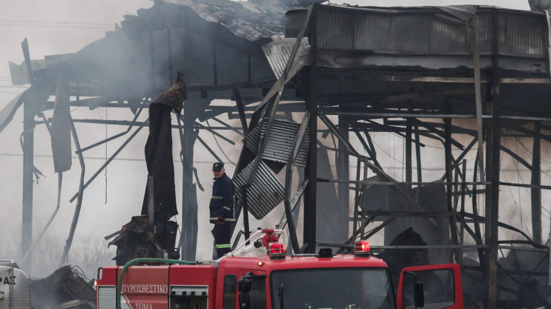 εκεί-που-πέφτει-η-φωτιά-1431092