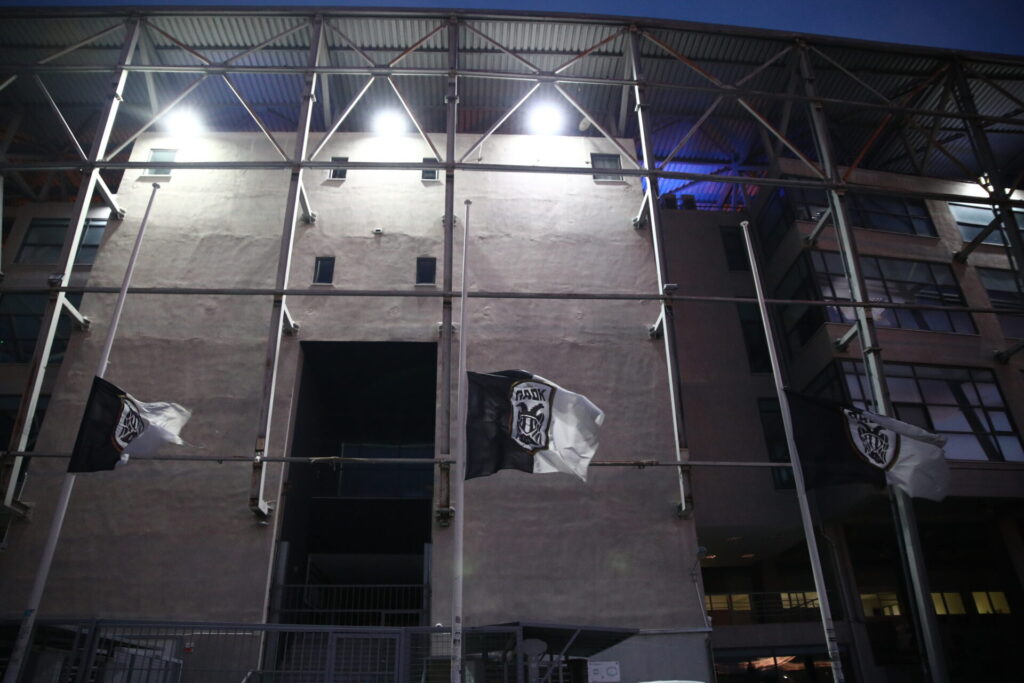 μπλόκαρε-το-τιμόνι-κατά-την-προσπέρα-1429675