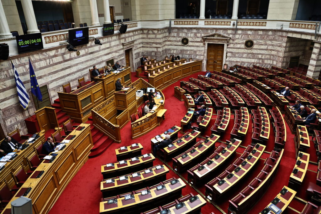 ενός-λεπτού-σιγή-στη-βουλή-για-τους-φίλ-1430082