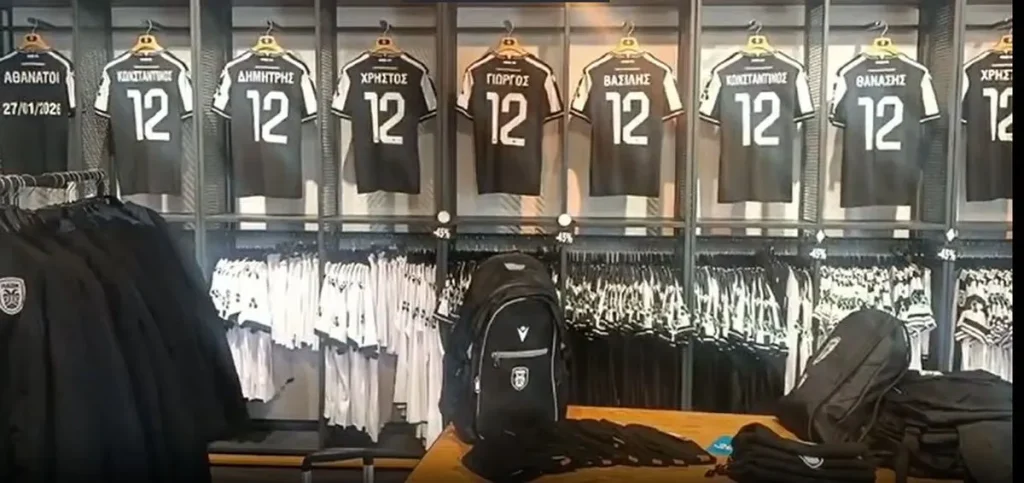 παοκ-συγκίνηση-στη-μπουτίκ-με-φανέλες-1429766