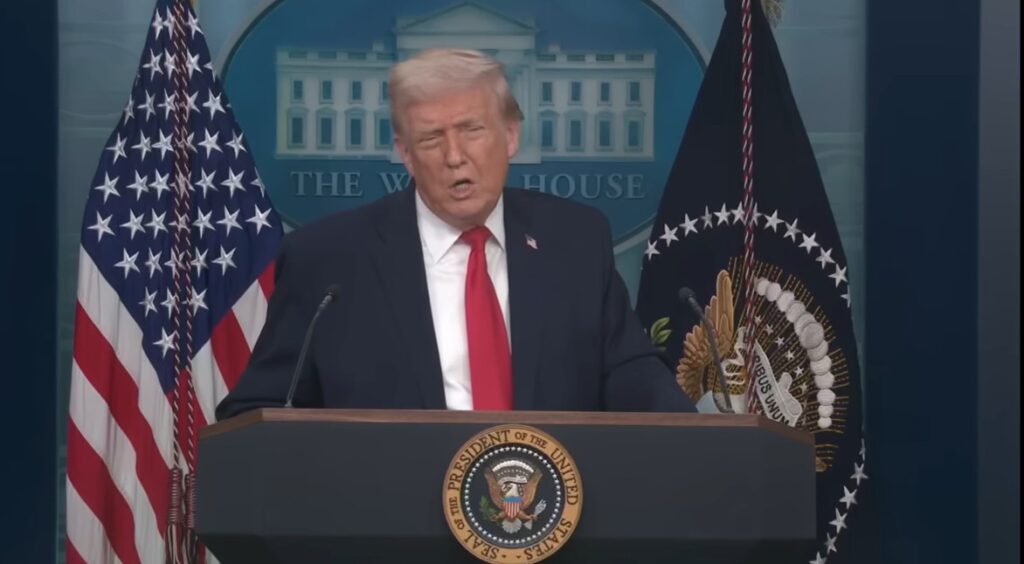 τραμπ-σε-ιράν-αν-γίνει-κάτι-θα-σας-σβήσ-1426651