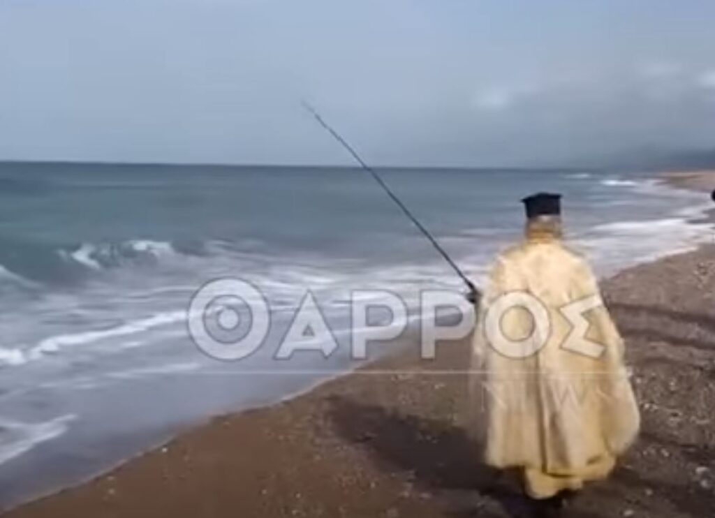 βιντεο-ιερέας-έριξε-τον-σταυρό-μέσα-στ-1420894