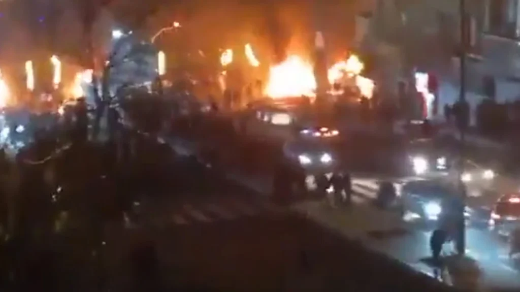 νύχτα-ταραχών-στο-ιράν-στους-δρόμους-ο-1421798