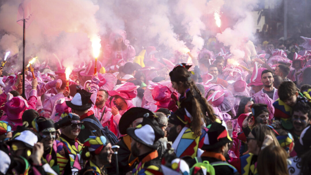 γιατί-νιώθουμε-την-ανάγκη-να-μασκαρευ-1425234