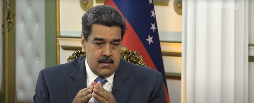 ο-μαδούρο-και-η-σύζυγός-του-μεταφέροντ-1419803