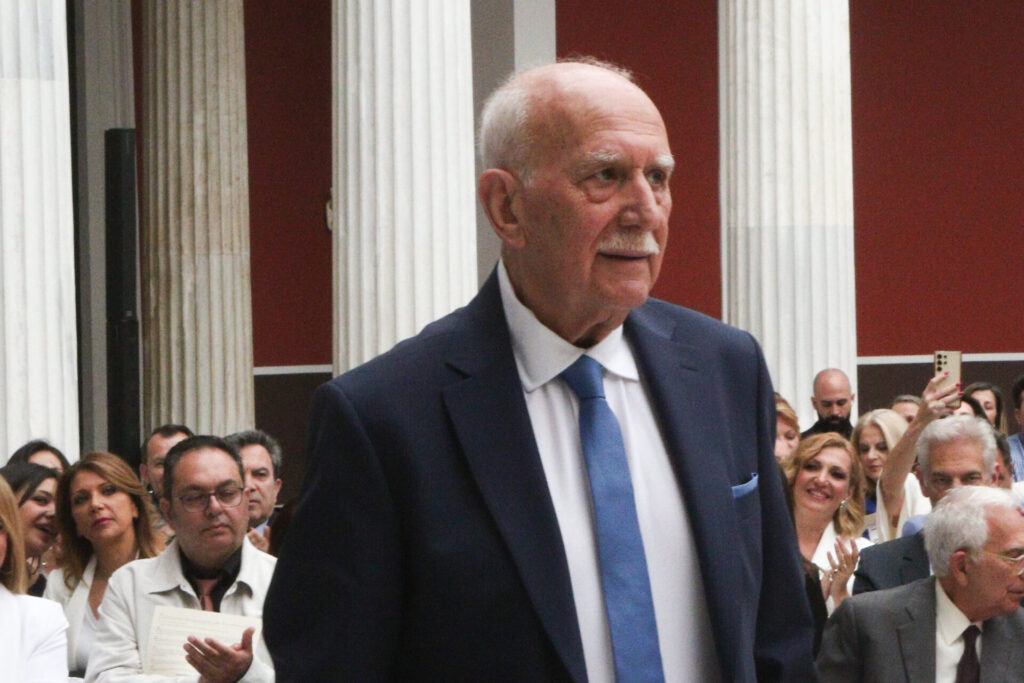 ο-δημοσιογραφικός-κόσμος-αποχαιρετά-1420120