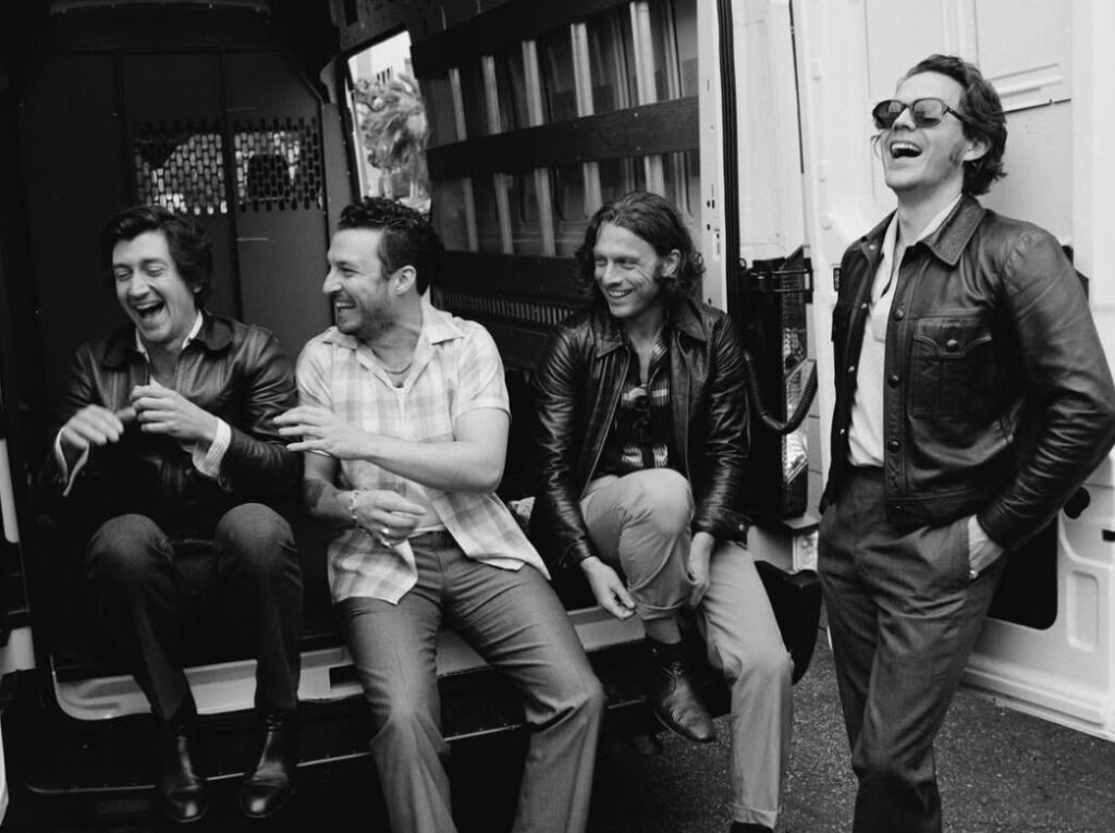 οι-arctic-monkeys-κυκλοφορούν-νέο-τραγούδι-για-να-1426705