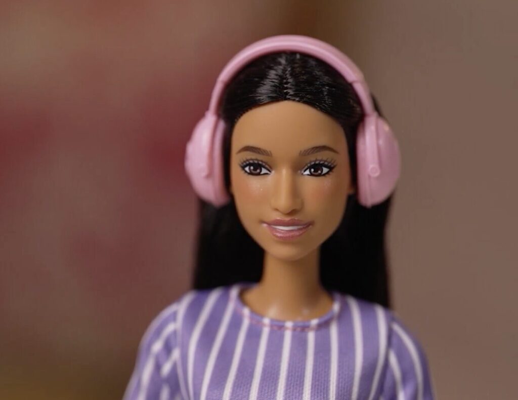 κυκλοφόρησε-η-πρώτη-barbie-με-χαρακτηριστι-1423009