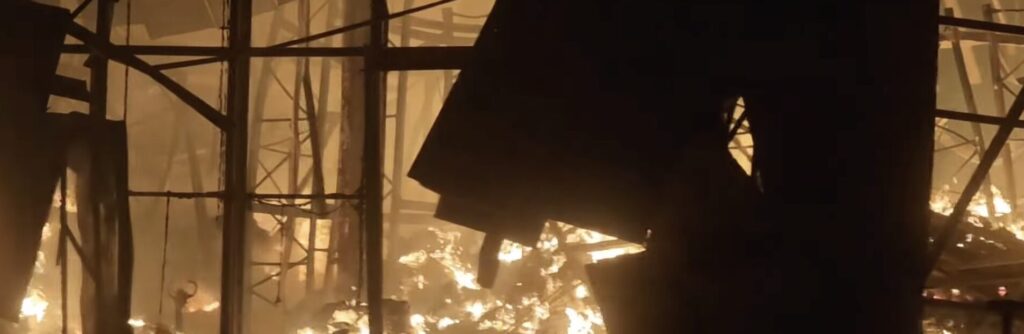 πολύ-μεγάλη-φωτιά-και-έκρηξη-στα-τρίκα-1428551