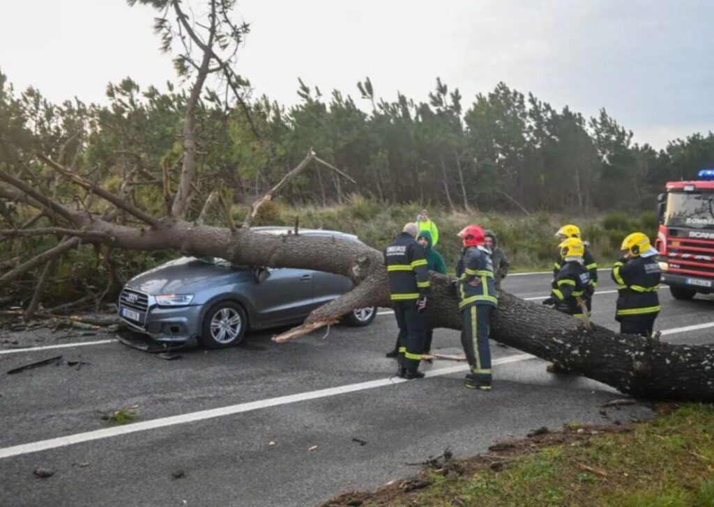 πορτογαλία-πέντε-νεκροί-και-450-000-σπίτια-χ-1430281