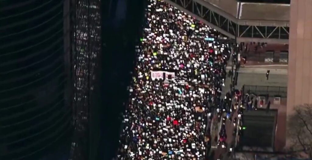 μινεσότα-χιλιάδες-αμερικανοί-διαδήλ-1430749