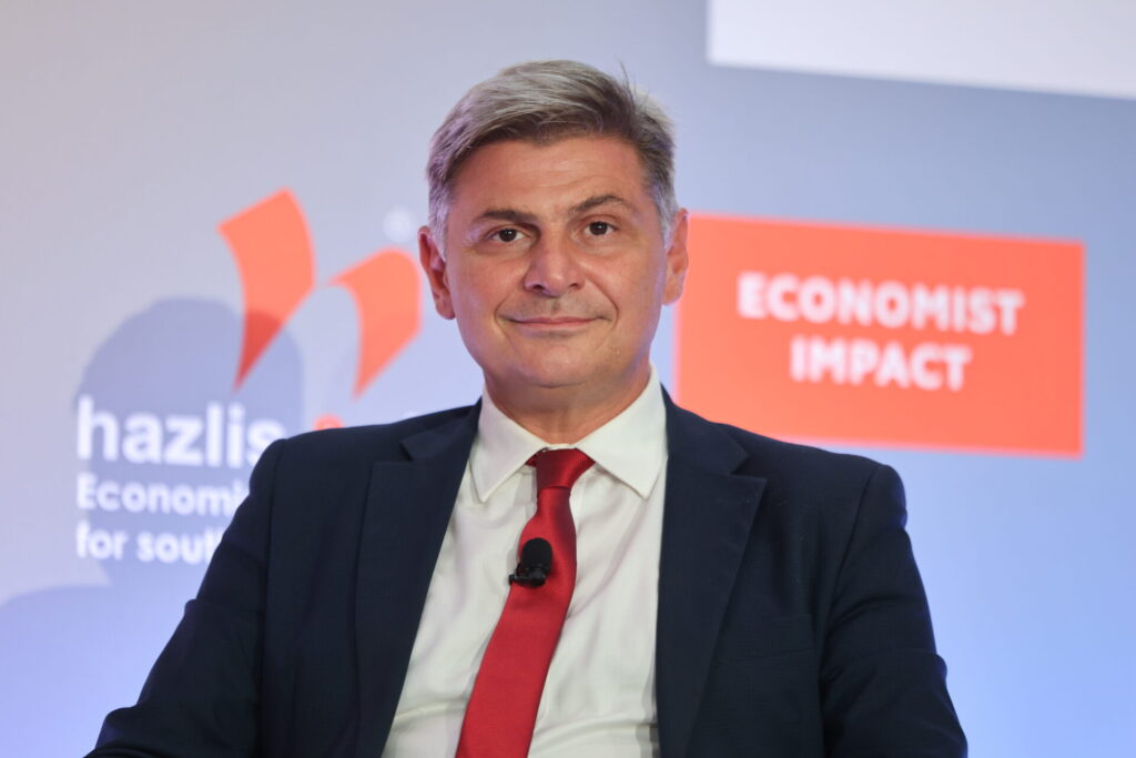 δεν-παραδίδει-την-έδρα-ο-φαραντούρης-1421115