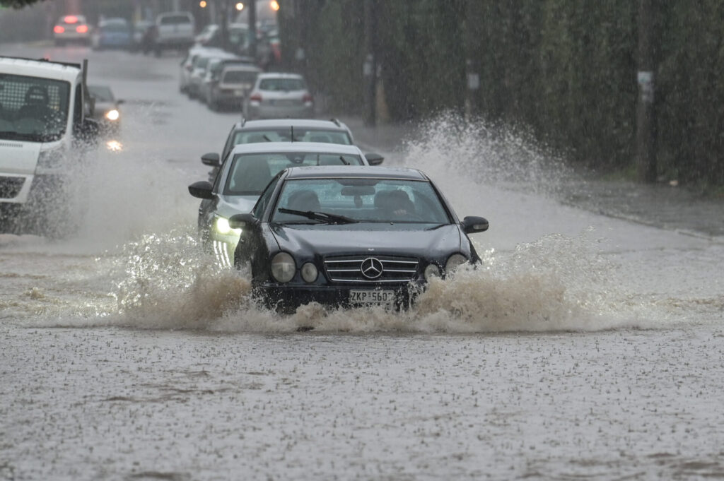 στο-έλεος-της-κακοκαιρίας-η-αττική-ποτ-1426936